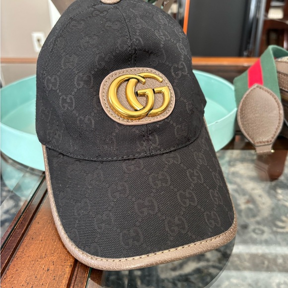 Gucci Black Cap with Gold Emblem - Picture 1 of 13